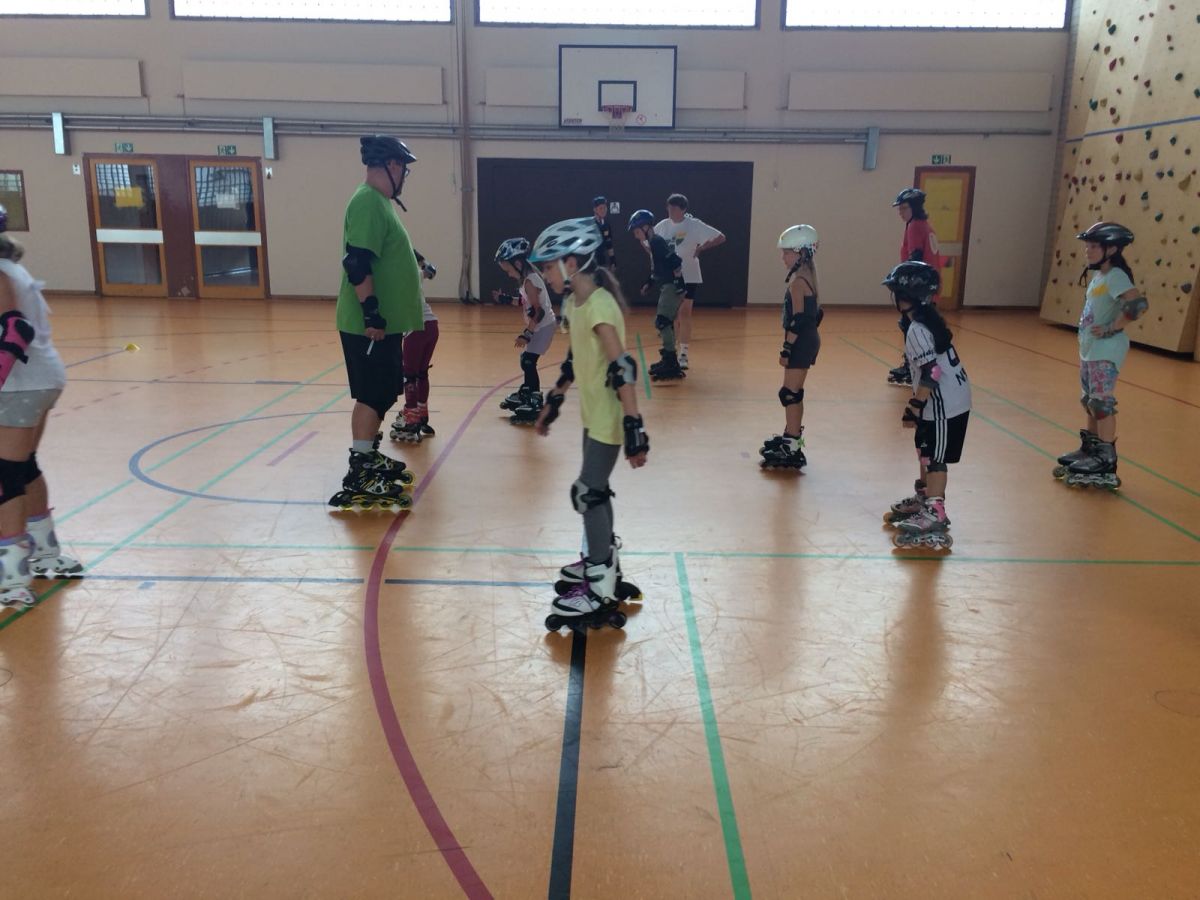 Skate-und Rollstuhl-Biathlon bei Schooletics 2018